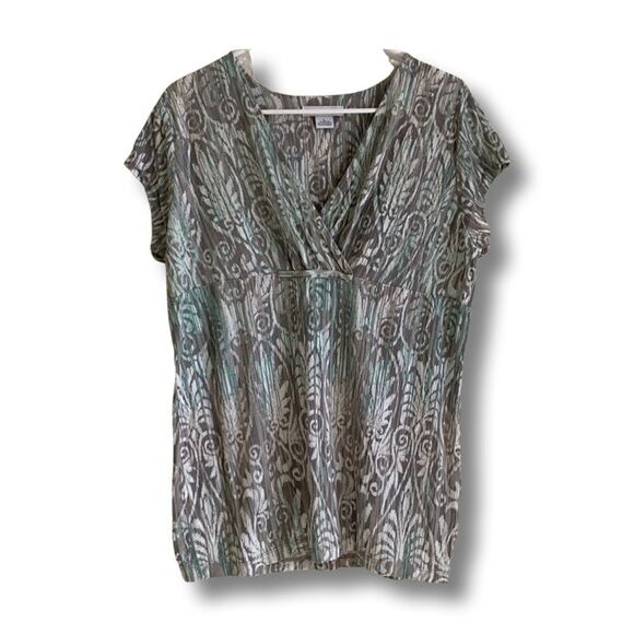 Liz Claiborne Tops - Gray, mint, & white printed top